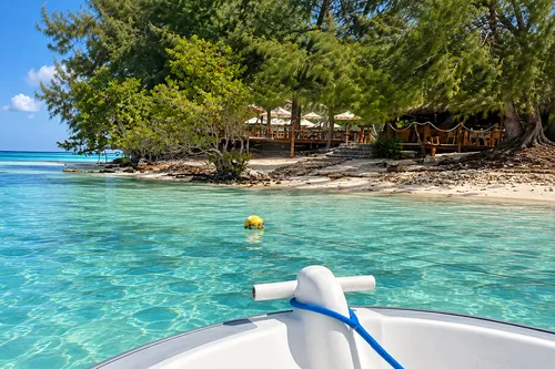 Coco Beach, Mo’orea: The Little Motu Everyone Wants to Visit