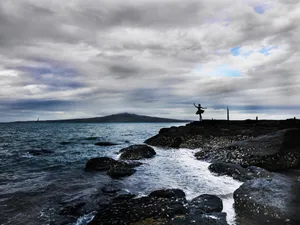 Wave to Rangitoto