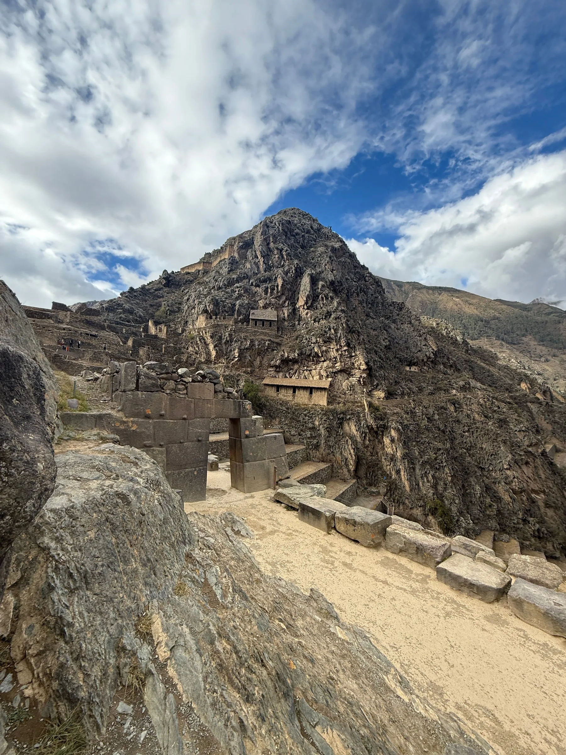 Ollantaytambo, looking up at the storehouses