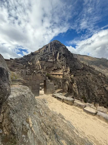 Ollantaytambo, looking up at the storehouses