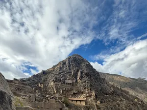 Ollantaytambo, looking up at the storehouses