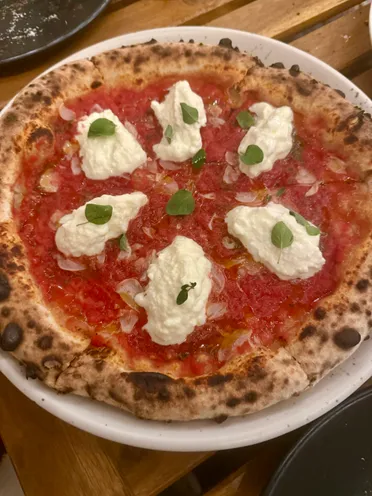 Margherita with Stracciatella